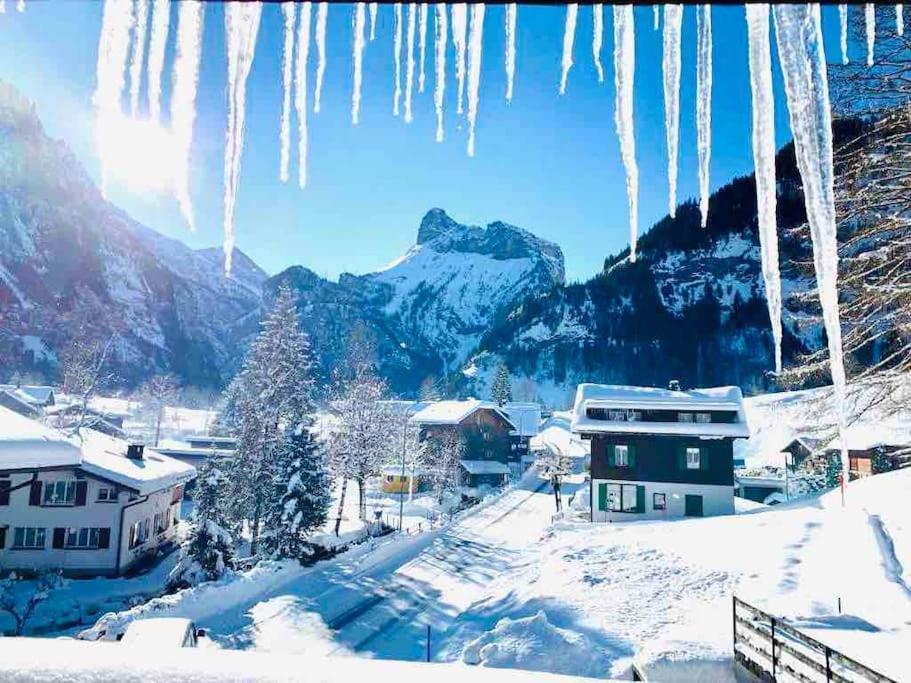 Cozy Apartment In Vintage House In Kandersteg Esterno foto
