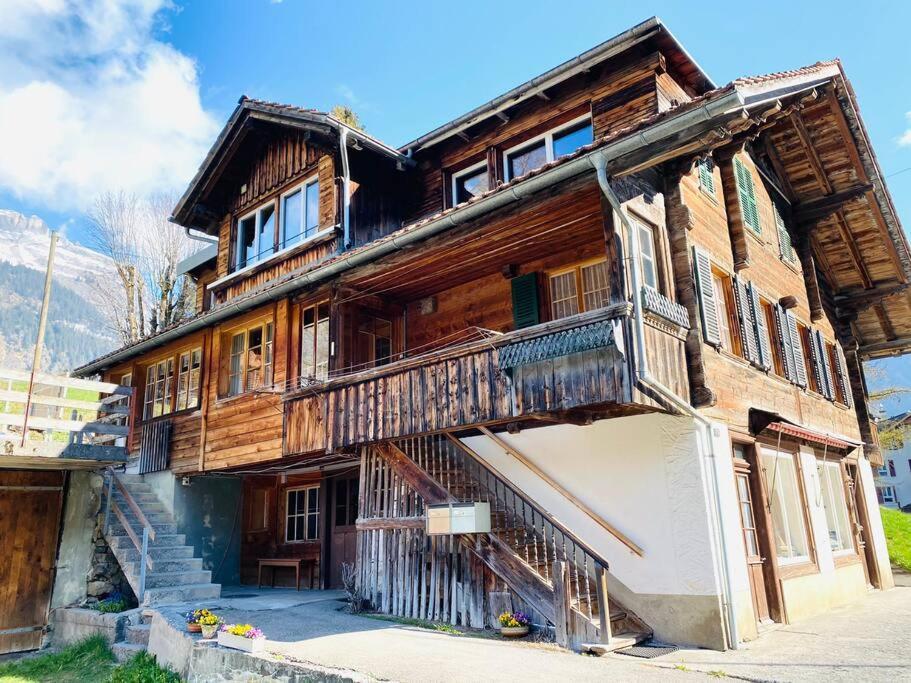 Cozy Apartment In Vintage House In Kandersteg Esterno foto